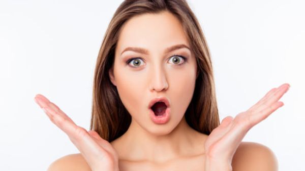 ابتسمي وأنتِ مغلفة فمكِ ومن ثم اشفطي خدّيكِ للداخل
 ابتسمي وأنتِ مغلفة فمكِ ومن ثم اشفطي خدّيكِ للداخل