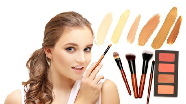 يجب اختيار كونتور أغمق بدرجة واحدة من لون بشرتكِ

