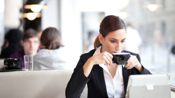 أفضل توقيت لاحتساء القهوة في التاسعة والنصف صباحاً
