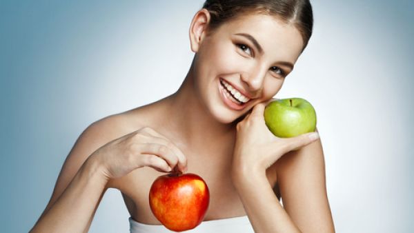 التفاح فوائده قد تعدّت الصحة لتصل إلى العلاقة الحميمة

