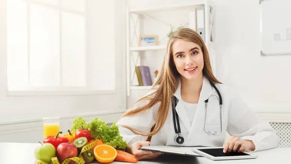 تناول الفواكه بالطريقة الصحيحة ستملك طول العمر الصحة والطاقة


