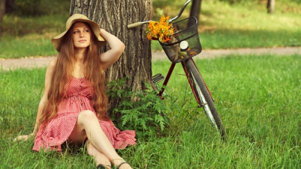 اختاري صنادل مريحة لإكمال إطلالتك الربيعية الحيوية
