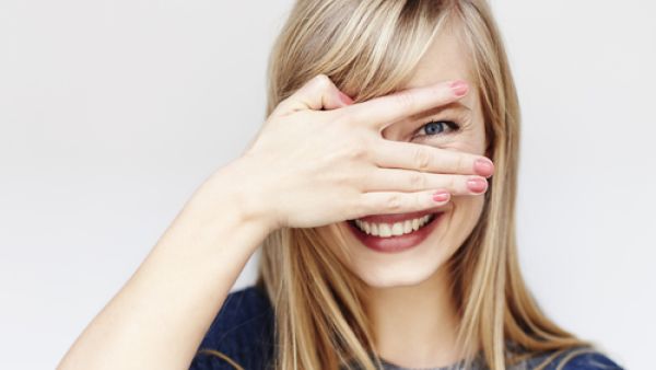 لون العينين أول ما يُلاحظه الآخرون في بعضهم البعض عند التلاقي لأول مرَة

