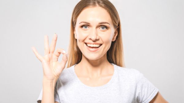 البشرة المختلطة تكون دهنيّة في منطقة الجبين والأنف والذّقن