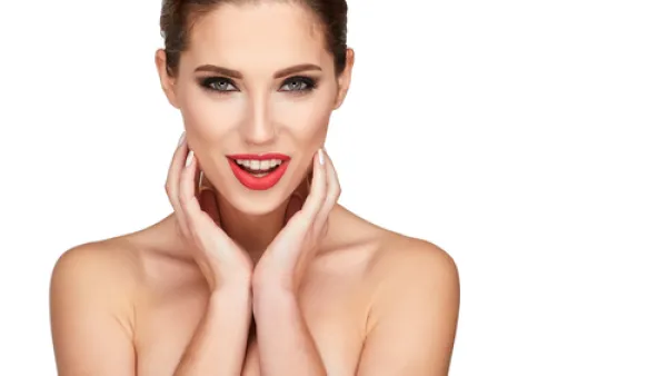 الكريمات والمستحضرات هي جزء لا يتجزّأ من روتينكِ الجماليّ

