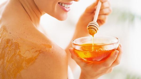 للحصول على بشرة مشرقة ومتألقة جربي العسل