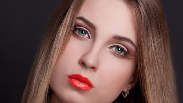  تكبير شفاهك بالمكياج؟