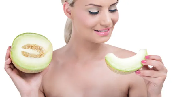 الشمام يحتوى أيضاً على نسبة كبيرة من المياه
