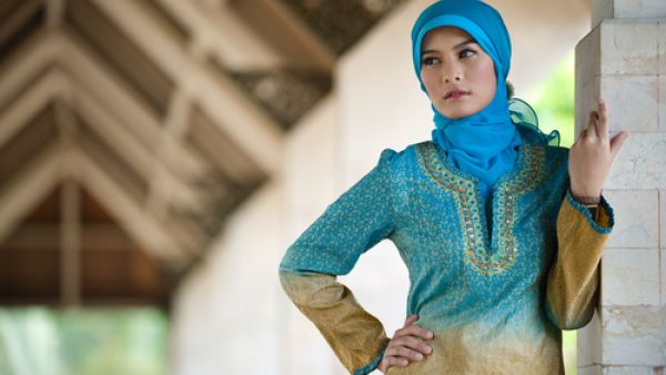 طرق تعطير الطرح والإيشاربات لفترات طويلة

