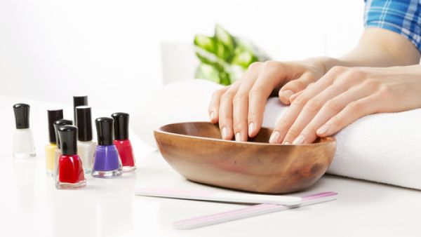 من الضروري الاهتمام بالتغذية وتناول الأطعمة المفيدة للأظافر
