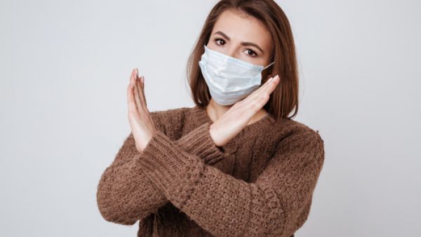 تنتقل بكتيريا الفم المسببة لتسوس الأسنان والتهاب اللثة من شخص لآخر

