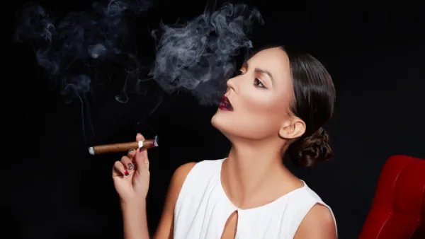 التدخين يمكن أن يسبب العقم لدى كل من الرجال والنساء

