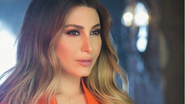 الفنانة اللبنانية "يارا"
