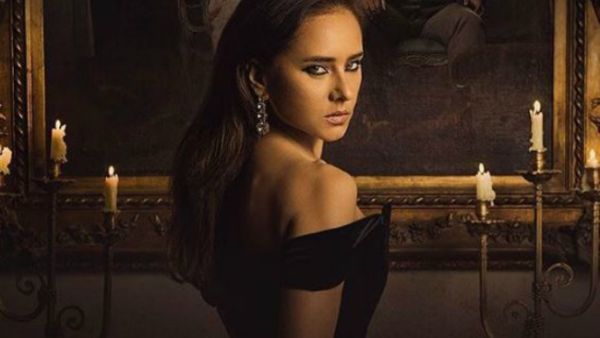 In the news series, Nelly Karim plays the role of a university professor that works in Russia (Source: nellykarim_official - Instagram)