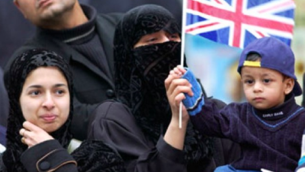 British Muslims waving flag in campaign one month before the May 2015 General Elections (AFP) 