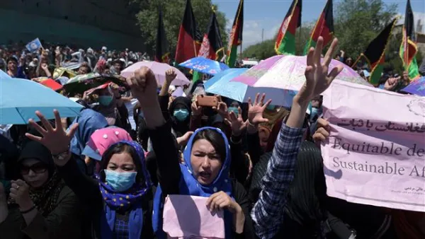 Afghan protesters chant slogans during a demonstration in Kabul, May 16, 2016. (AFP/File)
