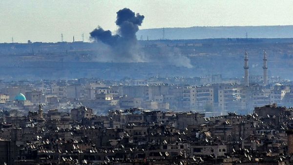 Smoke billows from the southern suburbs of Aleppo during fighting between regime forces and rebel fighters on December 3, 2016. (AFP/George Ourfalian)