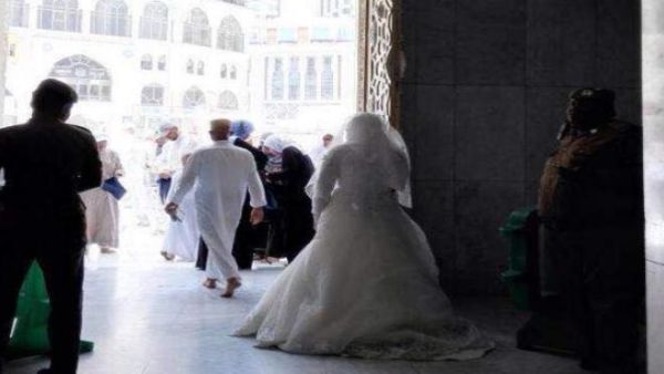 Arab bride barred from entering Mecca Grand Mosque in wedding dress. (Twitter)
