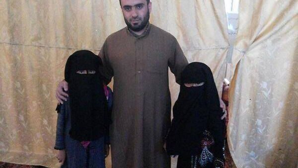 A photo allegedly depicting two child brides from Iraq. (Reddit)