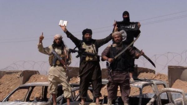 US military officials say reports of Daesh cutting fighters' wages by up to half are proof that the coalition is putting pressure on the group. (AFP/File)