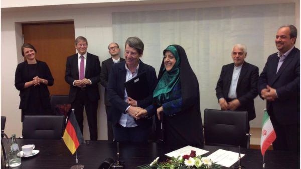 Germany's environment minister Barbara Hendricks shakes hand of Iranian vice-president Masoumeh Ebtekar. (Courtesy photo) 