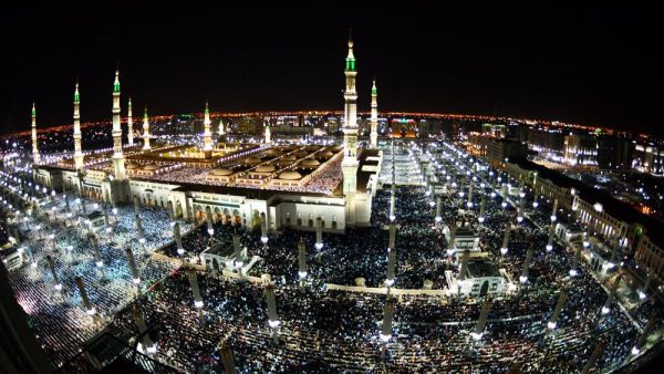 Muslims congregate to celebrate the end of Ramadan. (Twitter)