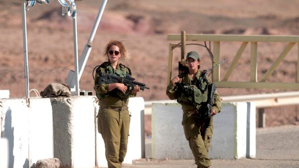 Israeli soldiers man an army checkpoint at the borderpoint between Israel and Egypt, north of the Red Sea town of Eilat. (AFP/Menahem Kahana)