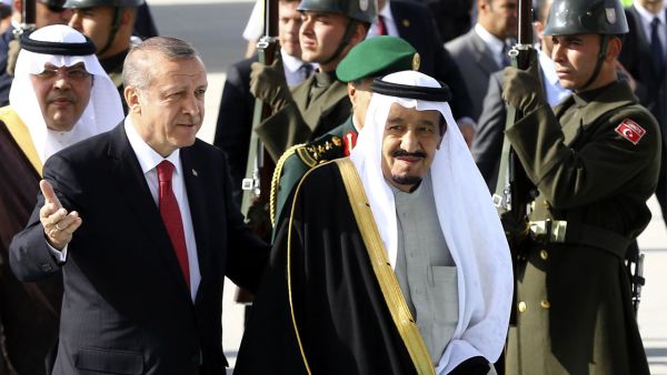 Turkey's President Recep Tayyip Erdogan (L) welcomes Saudi King Salman bin Abdulaziz Al Saud. (AFP/File)