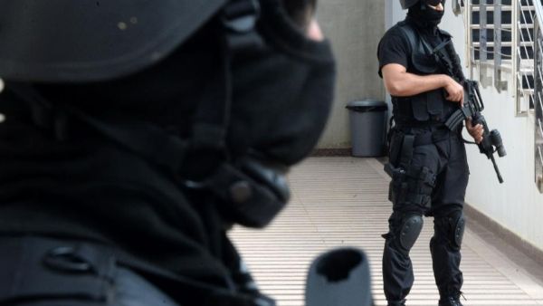 Members of the Moroccan special forces stand guard inside the Moroccan Central Bureau of Judicial Investigation (BCIJ) building on September 14, 2015 in Rabat. (AFP/Fadel Senna) 