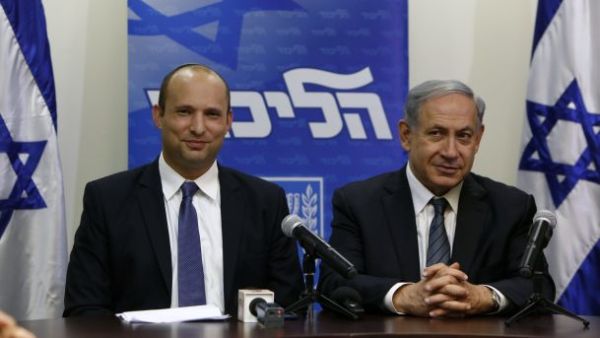 Benjamin Netanyahu (right) and Habayit Hayehudi party leader Naftali Bennett announce a coalition deal on Wednesday. (AFP/File)