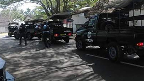 Police arrive outside Grand Bassam hotel. (Social media)