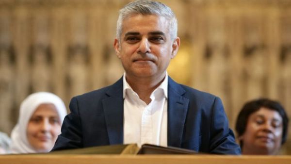 Britain's incoming London Mayor Sadiq Khan attends his swearing-in ceremony at Southwark Cathedral in cental London on May 7, 2016. (AFP/File)
