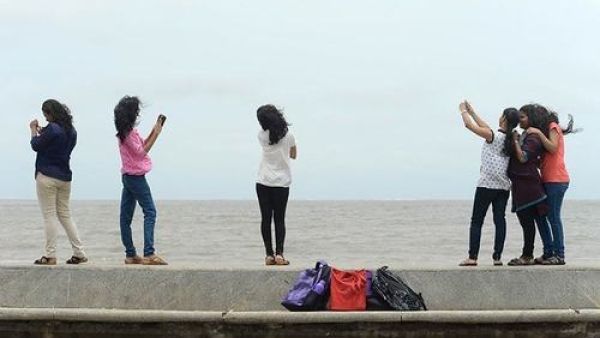 Tourists pose for a selfie. (File photo)