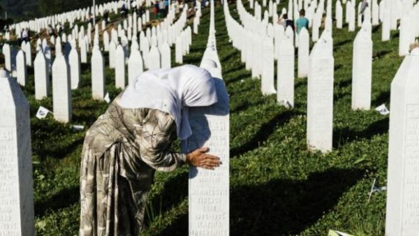 A Bosnian woman mourns at the grave of a relative at the Potocari Memorial Centre near Srebrenica, on July 11, 2015. (AFP/Dimitar Dilkoff)