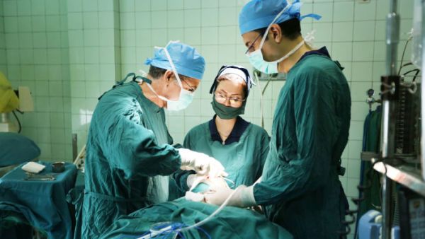 A recent statistic by a major plastic surgery center shows that 87.8 percent of cosmetic surgeries performed in Gulf Cooperation Council (GCC) countries in 2016 were conducted on women, with men accounting for just 12.2 percent. (File photo)