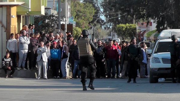 Tunisian security enforce curfew as government declares state of emergency. (Twitter)