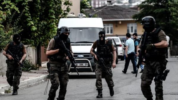 Turkish special police officers patrol in the street on August 10, 2015 in Istanbul. (AFP/File)