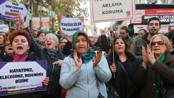 Turkish women stage a protest in Ankara on November 19, 2016 after a government legislation proposal that would overturn men's convictions for child sex assault if they married their victim. (AFP/Adem Altan)