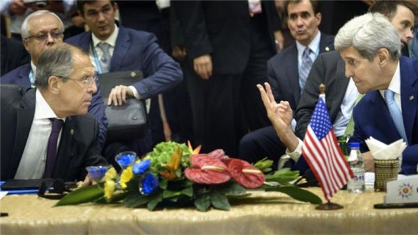 US Secretary of States John Kerry (R) gestures beside of Russian Foreign Minister Sergei Lavrov. (AFP/File)