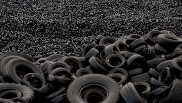 Thick clouds of toxic black smoke billow from inferno in huge tyre dump in Sesena, south of Madrid, Spain. (File photo) 