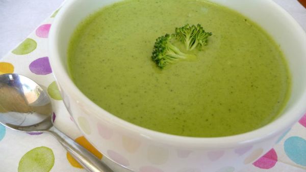 شوربة البروكلي بالشوفان (shutterstock.com)