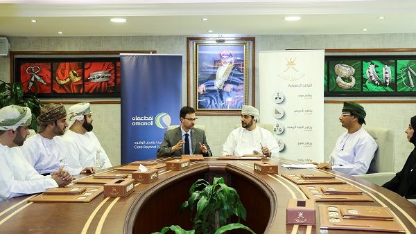 Oman Oil Marketing Company Signs with al Raffd Fund for 2nd Batch of Tasweik Oman Oil Marketing Company Signs with al Raffd Fund for 2nd Batch of Tasweik