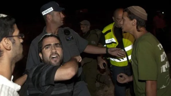 مستوطنون يمارسون الإرهاب في الضفة الغربية