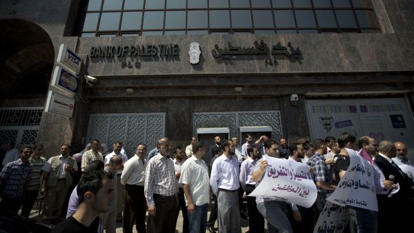 The banking crisis started last Wednesday with Hamas-affiliated police officers preventing PA employees from collecting their wages (AFP/ File). The banking crisis started last Wednesday with Hamas-affiliated police officers preventing PA employees from collecting their wages (AFP/ File).