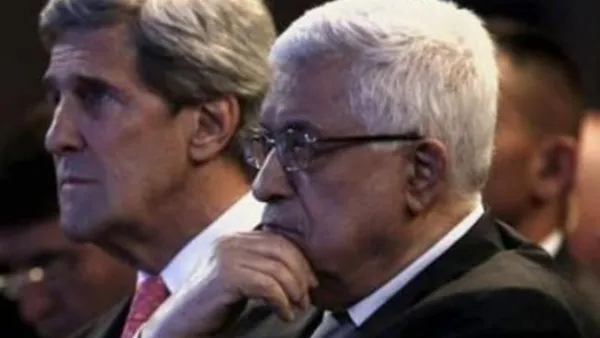 الرئيس الفلسطيني محمود عباس ووزير الخارجية الأمريكي جون كيري