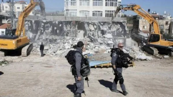 هدم عمارة سكنية فلسطينية 