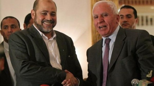 جانب من توقيع المصالحة بين فتح وحماس في القاهرة