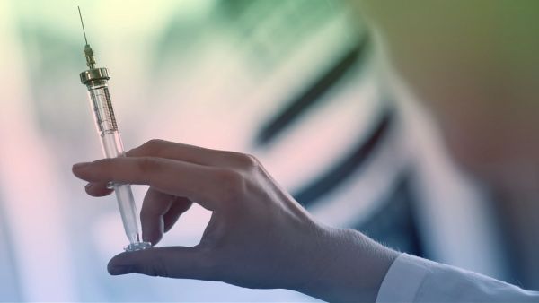 تنفيذ عقوبة  تقضي بالإخصاء الكيميائي الإلزامي، لكل من يتحرش جنسيًا بقاصرين