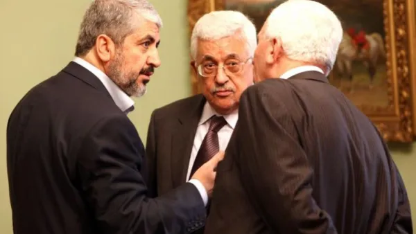 خالد مشعل، رئيس المكتب السياسي السابق، لحركة “حماس″ والرئيس الفلسطيني أبو مازن