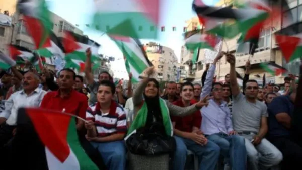 آلاف الفلسطينيين يستقبلون عباس بعد عودته من نيويورك